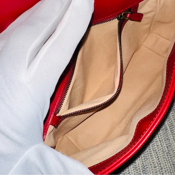 Authentic GUCCI GG Marmont Shoulder Bag - Small - Picture 5 of 11